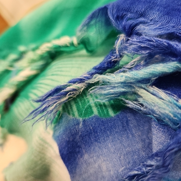 Aloha Fashions Hibiscus Cover Up ONE SIZE - Picture 2 of 7